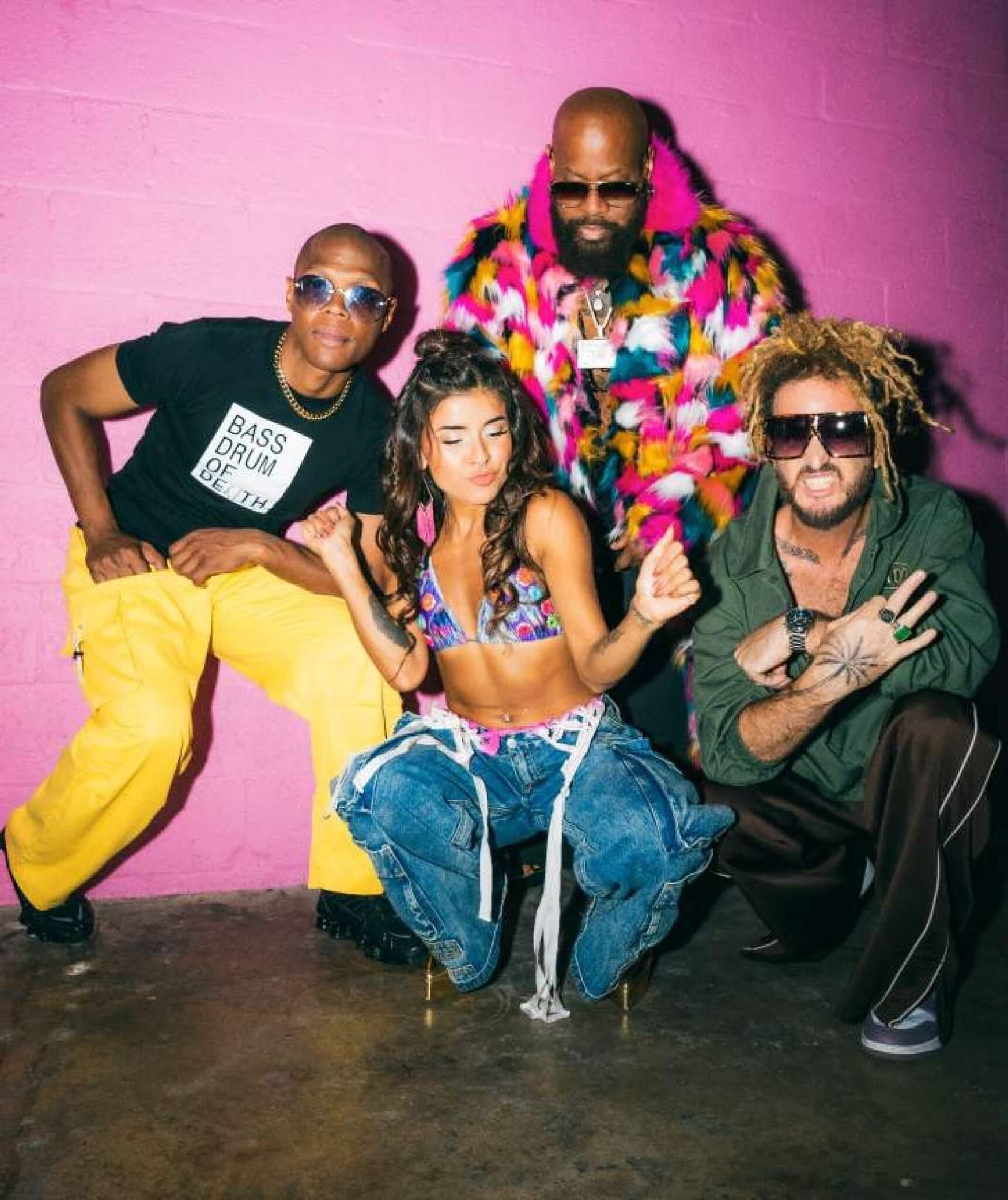 Vale! ULB Ignite a Global Latin Party on Genre-Blurring Single ‘Devórame’