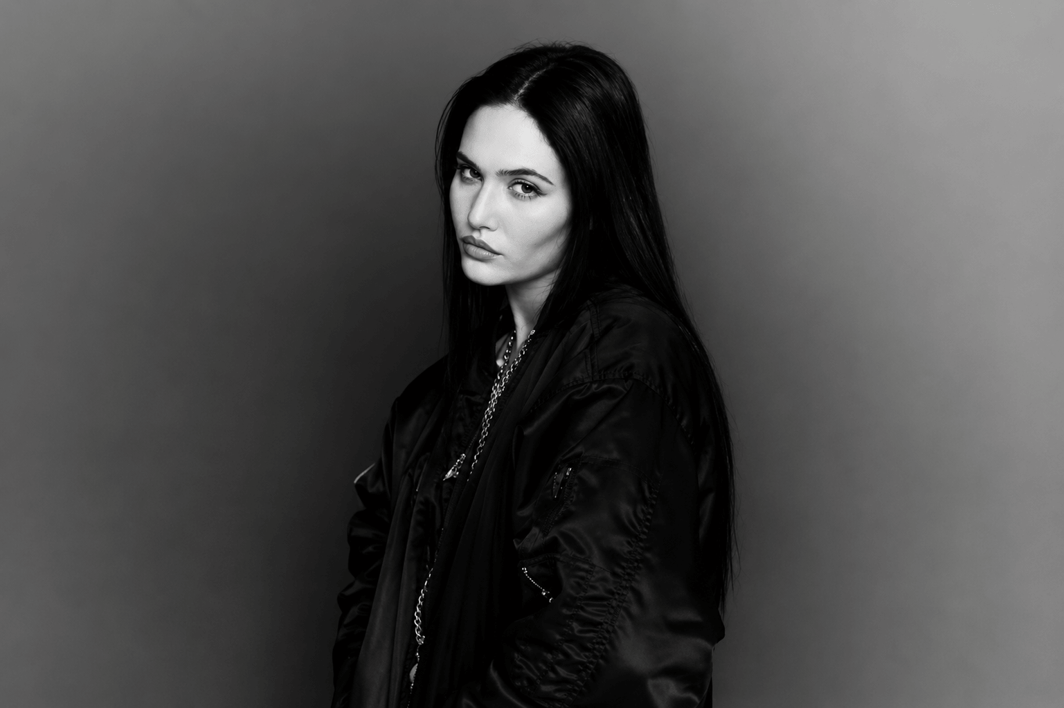 “Die on This Hill: The Story Behind Sienna Spiro’s Breakout Hit”