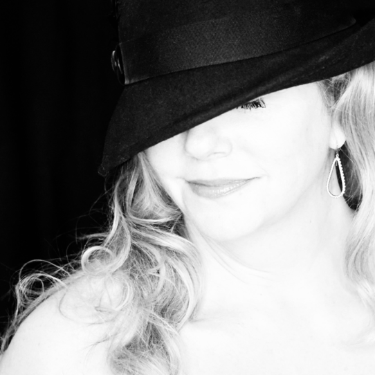Penni Layne Unleashes New Album ‘everyday i fall in love’